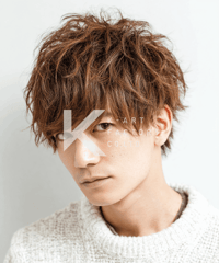 ラフな動きが際立つ束感ショートヘア