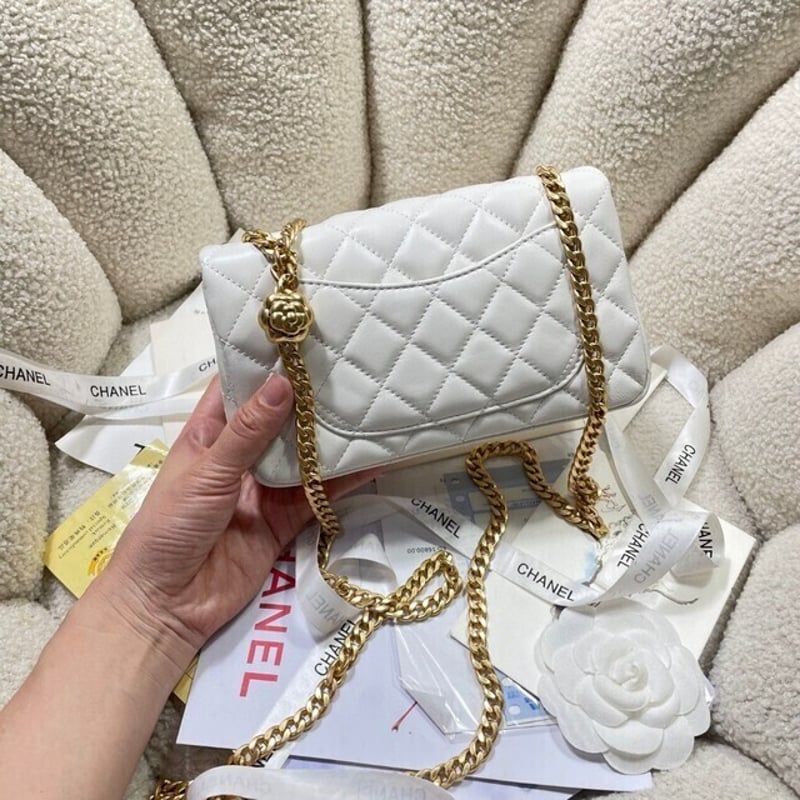 シャネル　マトラッセミニポシェットレア逸品　シャネル上級者 CHANEL シャネル マトラッセ ミニポシェットチェーンショルダー