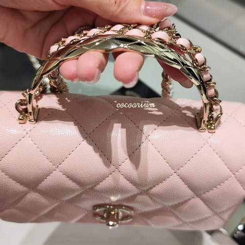 入手困難】CHANELココクラッシュハンドル輝くCCロゴミニバッグ