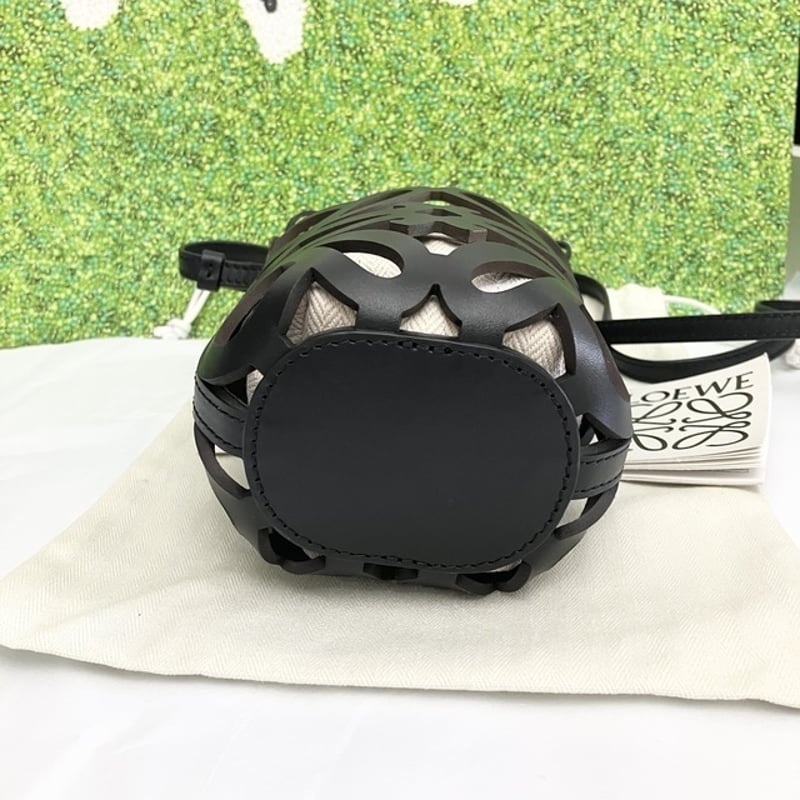 LOEWE カットアウト Anagram Cutout pocket Bag | passio