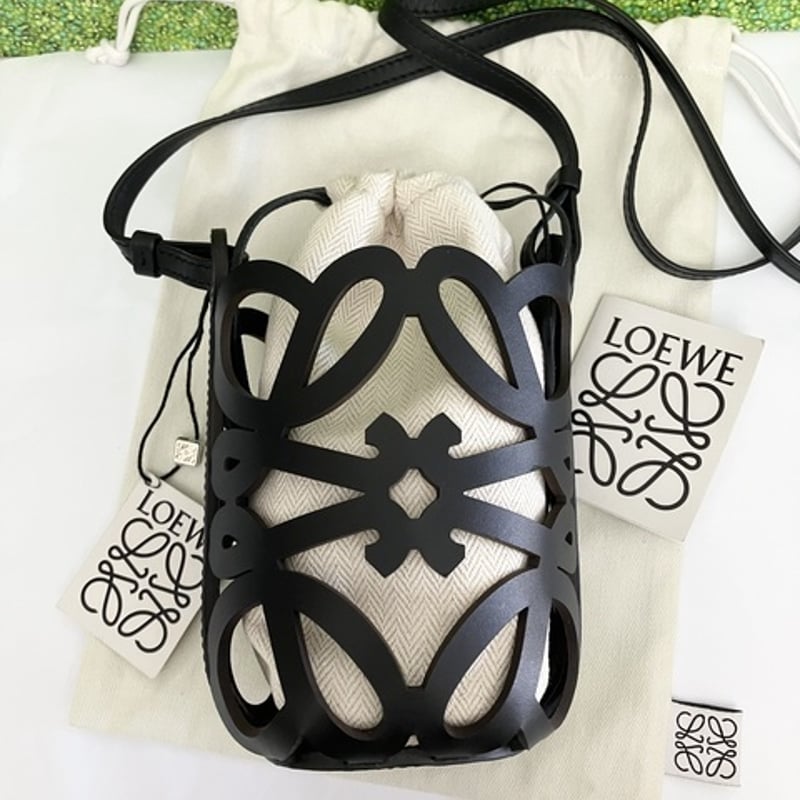 LOEWE カットアウト Anagram Cutout pocket Bag | passio