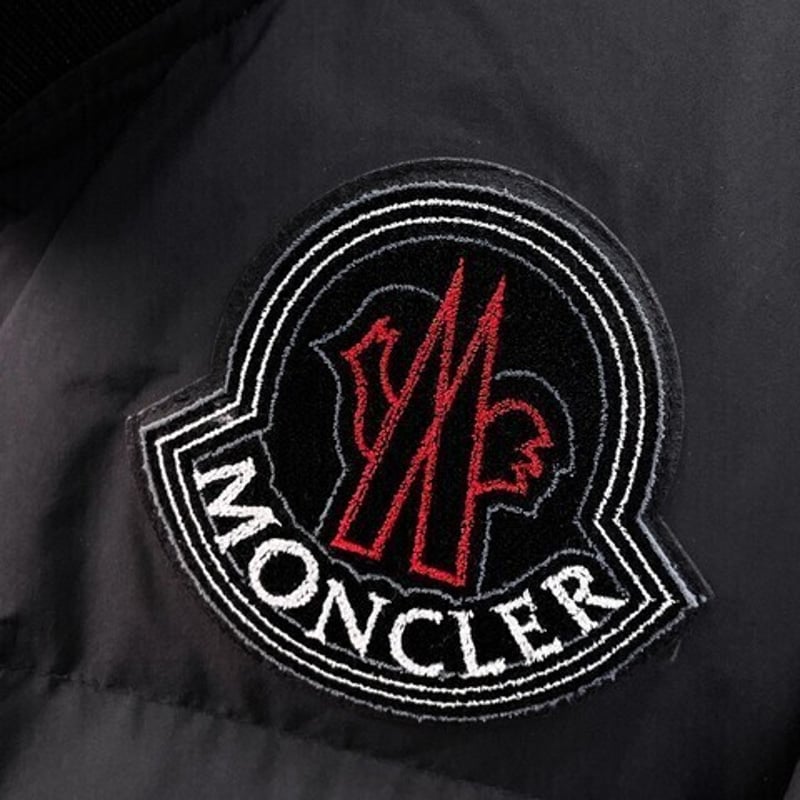 MONCLER（モンクレール）ユニセックス ダウンジャケット 2412SXJ525