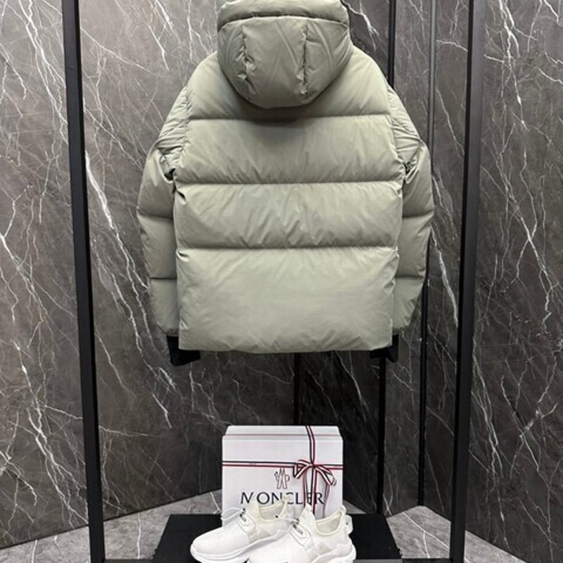 MONCLER（モンクレール）ユニセックス ダウンジャケット 2412SXJ605