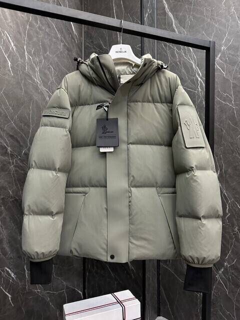 MONCLER（モンクレール）ユニセックス ダウンジャケット 2412SXJ605