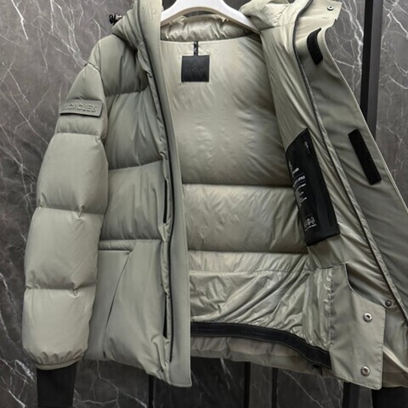 MONCLER（モンクレール）ユニセックス ダウンジャケット 2412SXJ605