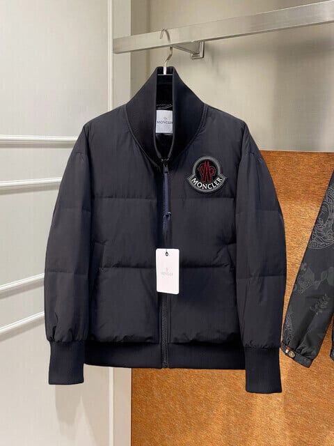 MONCLER（モンクレール）ユニセックス ダウンジャケット 2412SXJ525