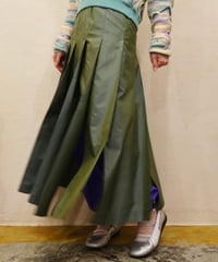 Slit-in-Pleats Shiny Skirt