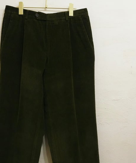 Olive-colored Wide-ribbed corduroy Pleated slacks "Made in USA"