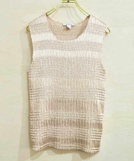 Sleeveless Shrink Design Top