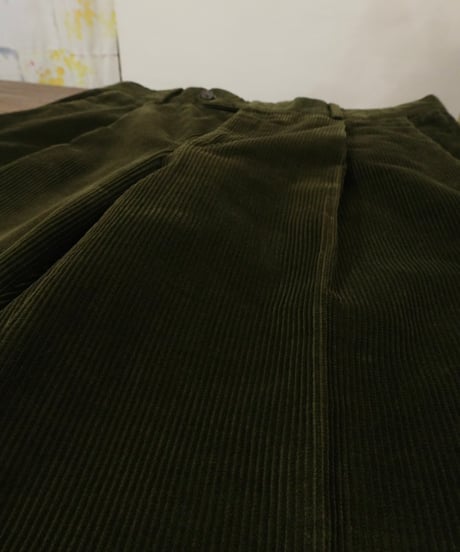 Olive-colored Wide-ribbed corduroy Pleated slacks "Made in USA"