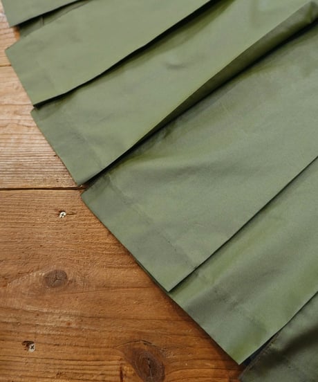 Slit-in-Pleats Shiny Skirt