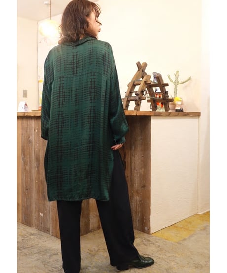 Deep Slit Silk Long Shirt