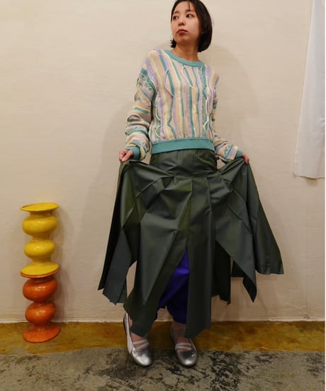 Slit-in-Pleats Shiny Skirt