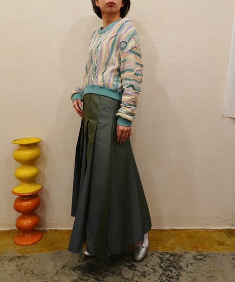 Slit-in-Pleats Shiny Skirt