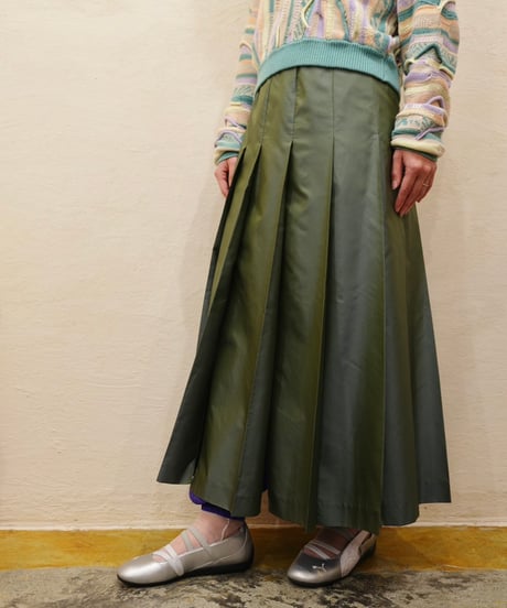 Slit-in-Pleats Shiny Skirt