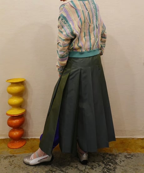 Slit-in-Pleats Shiny Skirt