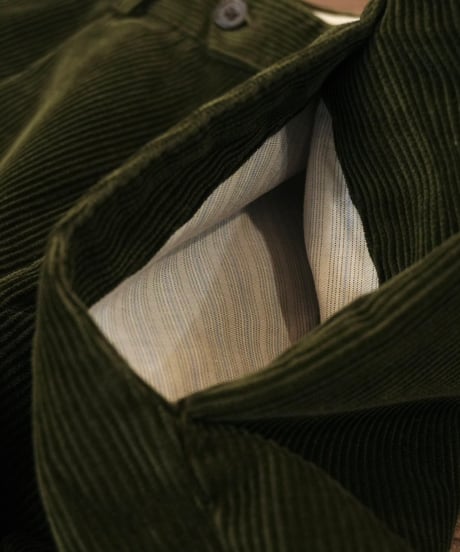 Olive-colored Wide-ribbed corduroy Pleated slacks "Made in USA"