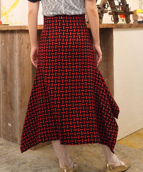 Geometric Asymmetry Skirt
