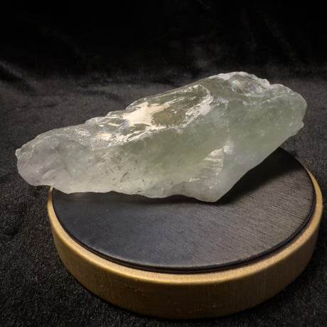 25911-2　虹を抱く癒しの原石☆ブラジル産グリーン水晶☆調和と再生のパワーストーン