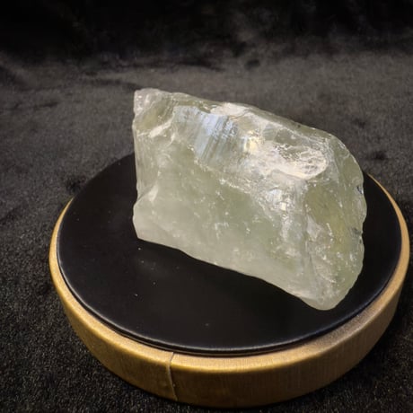 25911-2　虹を抱く癒しの原石☆ブラジル産グリーン水晶☆調和と再生のパワーストーン