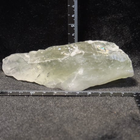 25911-2　虹を抱く癒しの原石☆ブラジル産グリーン水晶☆調和と再生のパワーストーン