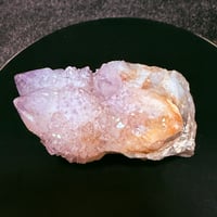 淡い聖光をまとう、多重結晶の女神が宿る輝き カクタスアメジスト 251206-2