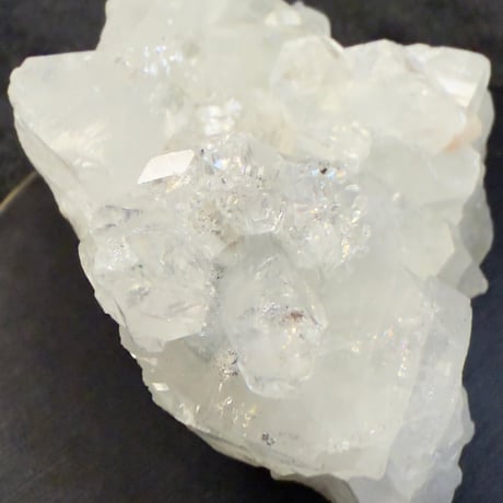 25911-3 極上透明結晶☆インド産アポフィライト☆虹色に煌めく高貴な浄化の石