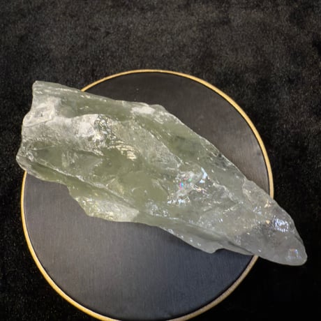 25911-2　虹を抱く癒しの原石☆ブラジル産グリーン水晶☆調和と再生のパワーストーン