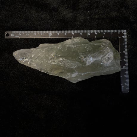 25911-2　虹を抱く癒しの原石☆ブラジル産グリーン水晶☆調和と再生のパワーストーン