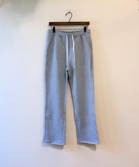セミフレアシルエットスウェットパンツ