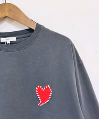 Revo. ハートエンブロイピグメント加工Tシャツ　3786