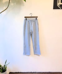 セミフレアシルエットスウェットパンツ