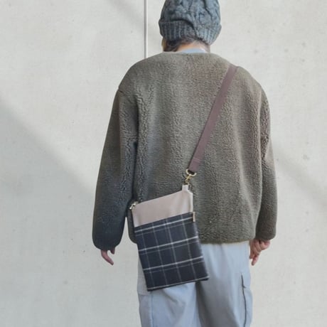 身軽にお出かけ！サコッシュSH186ショコラチェック