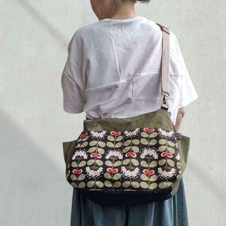 荷物多い方にぴったり☆大容量3wayバッグ☆3way60ペンペン草☆荷物の量で持ち方や形が変わる！