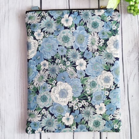 身軽にお出かけ！サコッシュSH196☆白と青の花園☆スマホがさっと取り出せる！軽量仕様