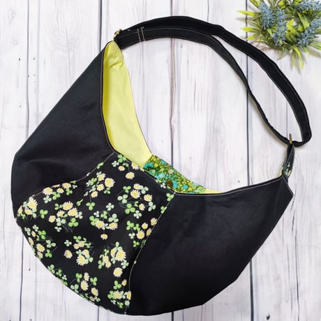 斜めがけするだけで可愛い♡ポンバッグPB106シロツメクサ♡ショルダーバッグ体にフィットするボディバッグ斜めがけバッグ