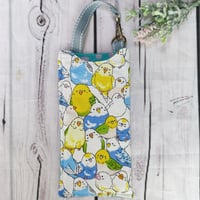 スマホと一緒にすぐに使いたい！方のいつでもココに☝眼鏡ケース☆GC32インコぎっしり☆水平にぶら下げられる