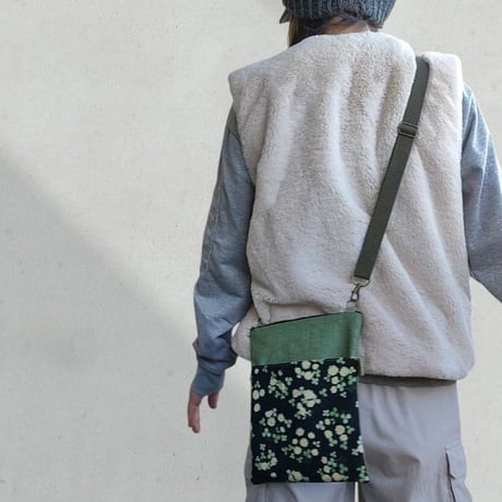 身軽にお出かけ！サコッシュSH183シロツメクサ
