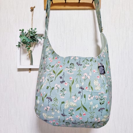 斜めがけするだけで可愛い♡ポンバッグPB112野花♡ショルダーバッグ体にフィットするボディバッグ斜めがけバッグ