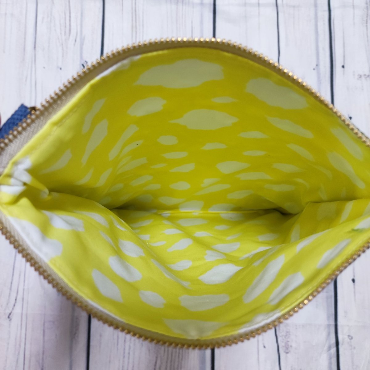 身軽にお出かけ！サコッシュSH177金の縁取り蝶々とお花 | maru✻maron