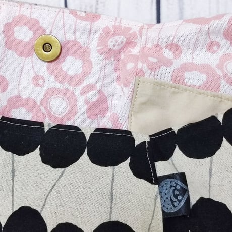 斜めがけするだけで可愛い♡ポンバッグPB105チェリードット生成り✕黒♡ショルダーバッグ体にフィットするボディバッグ斜めがけバッグ