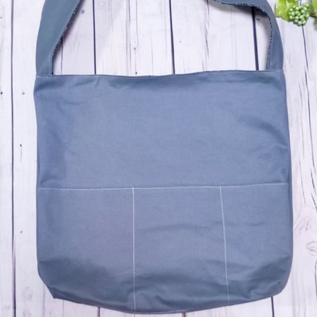 くったり寄り添うデカバッグ●【Lサイズ】ショルダー紐長め☆BS10ダークブルー紫花Xブルーグレー☆リバーシブルでも使える！ざっくりいろいろ入れたい！