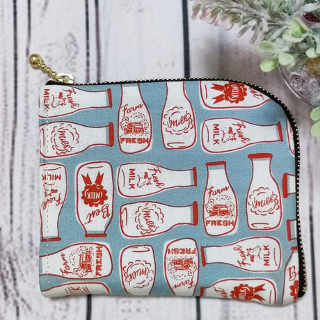 手のひらサイズのウキウキしちゃうミニ財布MW125MILK瓶☆コンパクト財布　Ｌ字ファスナー財布
