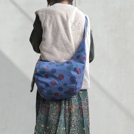 斜めがけするだけで可愛い♡ポンバッグPB120ポンポン小枝♡ショルダーバッグ体にフィットするボディバッグ斜めがけバッグ