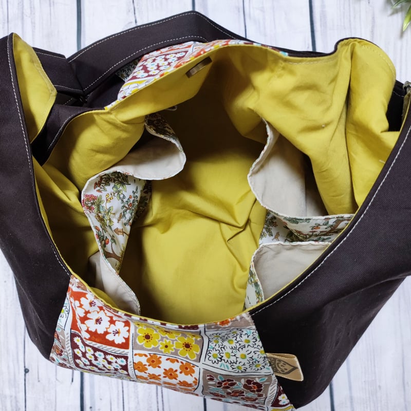 斜めがけするだけで可愛い♡ポンバッグPB115パッチワーク風お花×チョコ