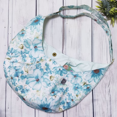 斜めがけするだけで可愛い♡ポンバッグPB109水色フラワーパラダイス♡ショルダーバッグ体にフィットするボディバッグ斜めがけバッグ