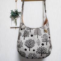 斜めがけするだけで可愛い♡ポンバッグPB134北欧いろいろな木♡ショルダーバッグ体にフィットするボディバッグ斜めがけバッグ