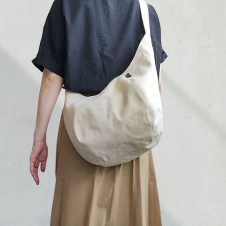 【アウトレット】斜めがけするだけで可愛い♡ポンバッグPB113オフホワイトワッフル♡ショルダーバッグ体にフィットするボディバッグ斜めがけバッグ