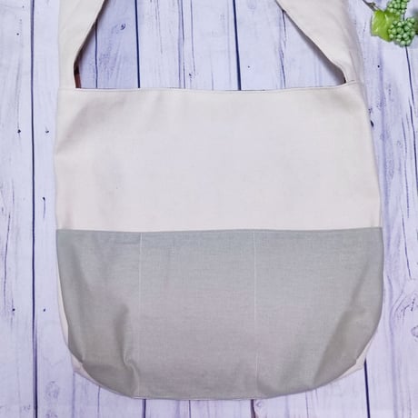 くったり寄り添うデカバッグ●【Lサイズ】ショルダー紐長め☆BS11レンガサークルXオフホワイトXピスタチオグリーン☆リバーシブルでも使える！ざっくりいろいろ入れたい！