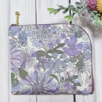 手のひらサイズのウキウキしちゃうミニ財布MW107イングリッシュガーデンBloom紫花☆コンパクト財布　Ｌ字ファスナー財布